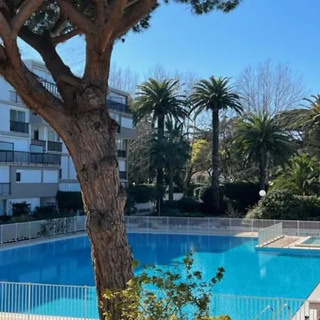 Apartment 35m With Pool For Couple In Tropez *